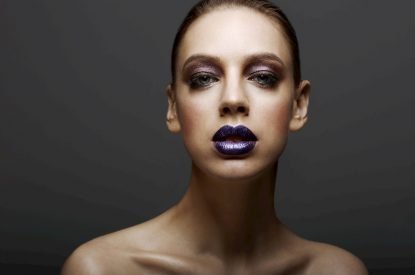 Trend di Make-up Autunno Inverno - rossetto metallico viola