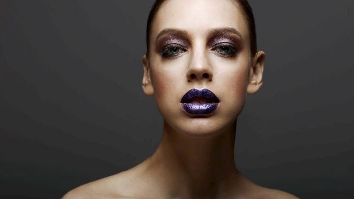 Trend di Make-up Autunno Inverno - rossetto metallico viola